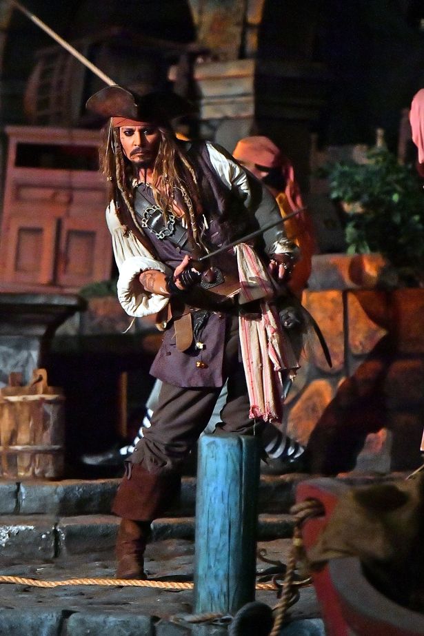 Sasaki Time: Johnny Depp Surprises Fans as Captain Jack Sparrow at