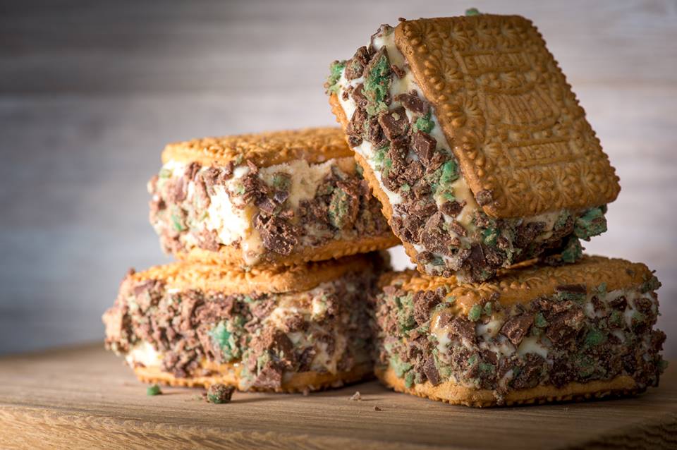 In en om die huis Peppermintcrisptarticecreamsandwiches