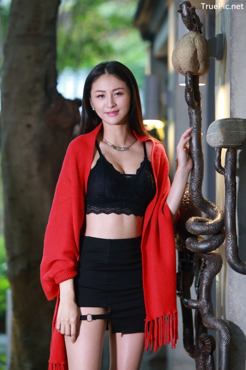 Image-Taiwanese-Beautiful-Long-Legs-Girl-雪岑Lola-Black-Sexy-Short-Pants-and-Crop-Top-Outfit-TruePic.net- Picture-47