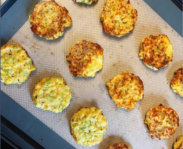 Crispy Broccoli Cheese Rounds #lowcarb #snacks