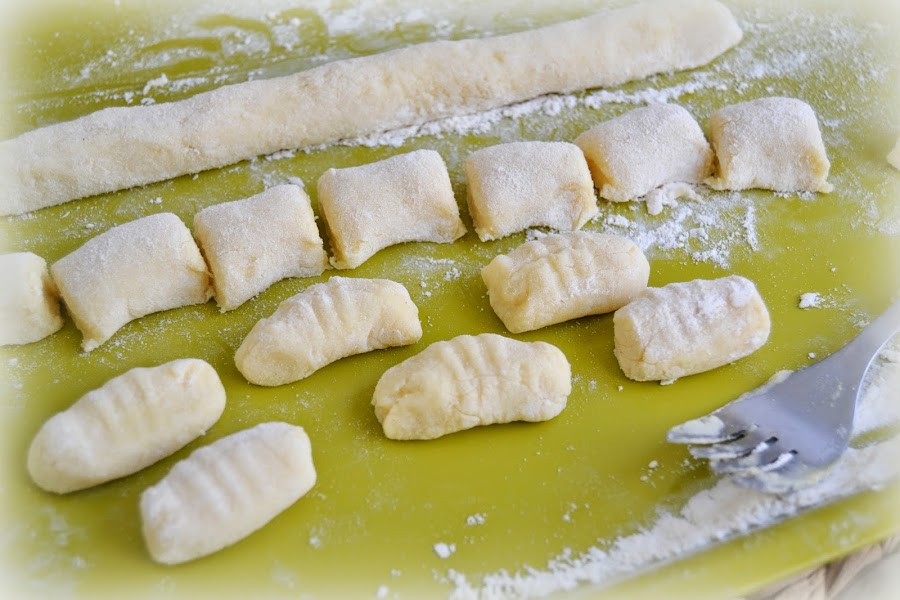 Masa para ñoquis o gnocchi. Receta típica italiana, fácil, rápida, casera.