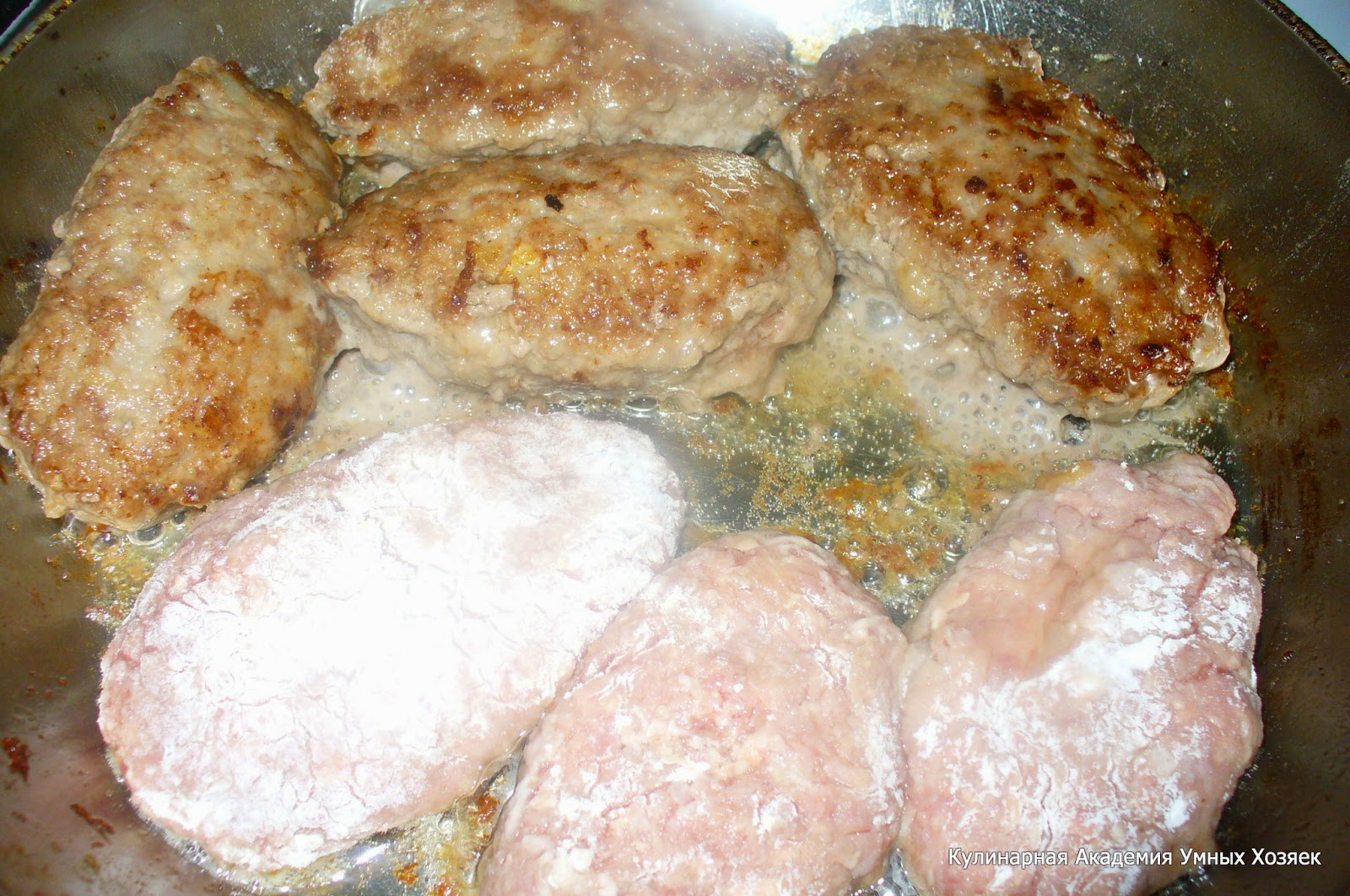 Котлеты обвалять в сахаре. Bq котлеты. Форма для котлет. Котлеты в батоне. Пышные котлеты.