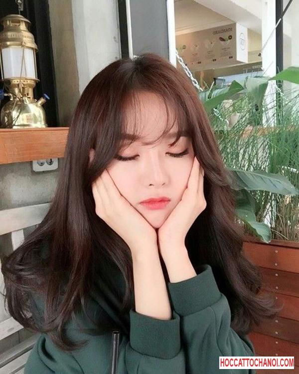 Những khuôn mặt tròn xoe cùng tóc mái thưa này sẽ khiến chị em lao đi cắt tóc mái ngay Những khuôn mặt tròn xoe cùng tóc mái thưa này sẽ khiến chị em lao đi cắt tóc mái ngay