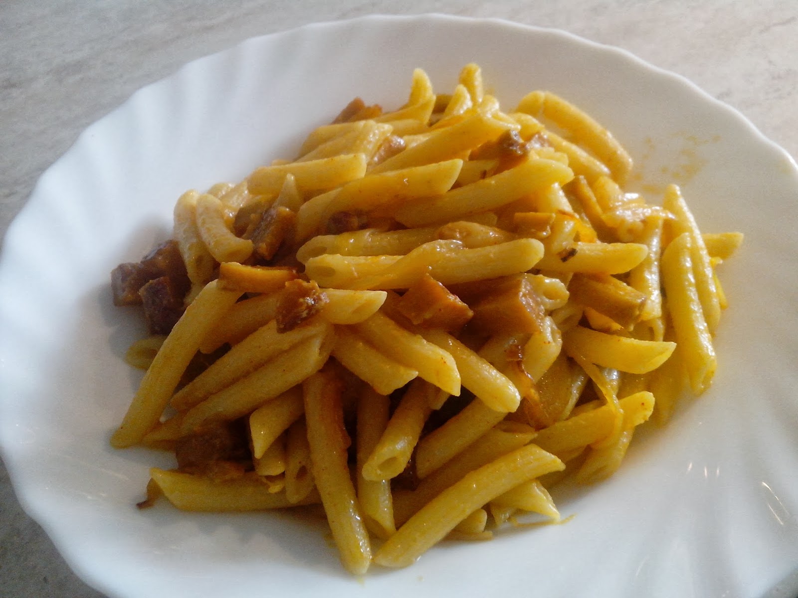 pennette rigate con seitan alla curcuma e paprika affumicata