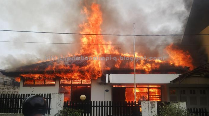 101 Arti Mimpi Melihat Rumah Kebakaran Menurut Primbon Jawa dan Tafsir