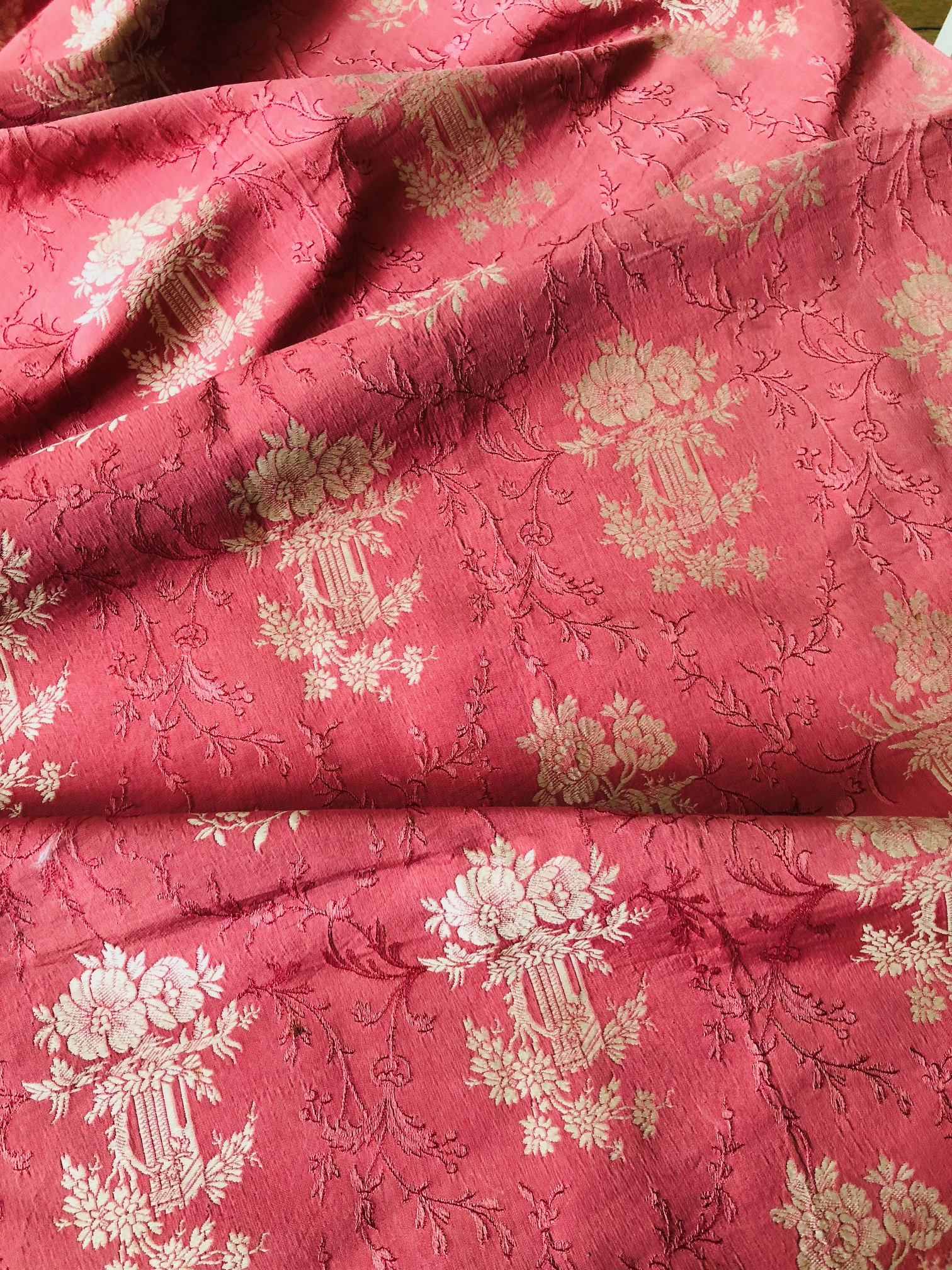 Buyer & Seller of Antique Lace, Fine Linens, Vintage Clothing, Haute