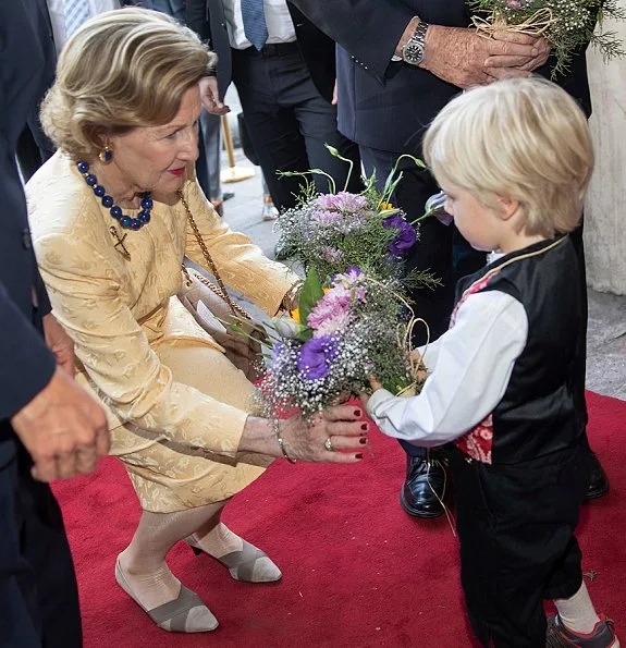 Queen Sonja visited Mayor of Santiago, Mr Felipe Alessandri and Hilde Skaar aka SKAAR. President Sebastián Piñera and First Lady Cecilia Morel Montes