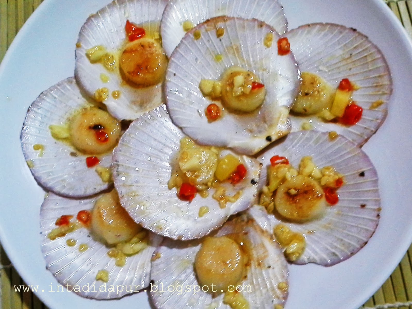 Having fun in the kitchen Sauteed Scallops with Olive Oil, Garlic & Chilli