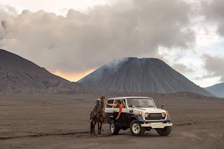 bromo jeep sunrise