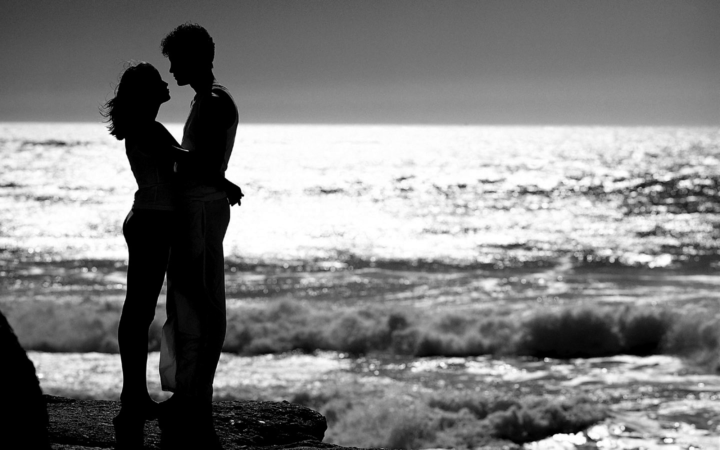 HD-black-and-white-couples-hug-wallpapers.jpg