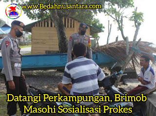 Datangi Perkampungan, Brimob Masohi Sosialisasi Prokes 1 InShot 20201110 203815521