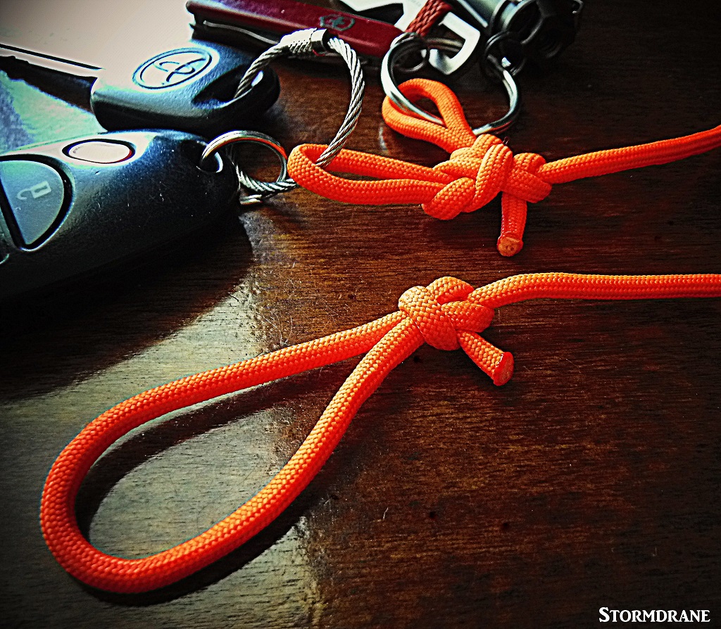 Stormdrane's Blog A simple paracord lanyard with a couple of knots...