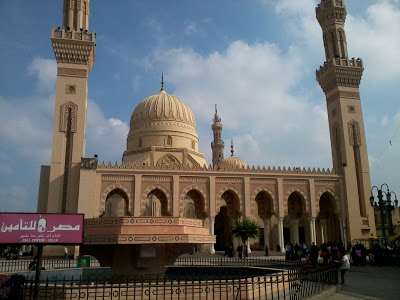 Masjid Sidi Ahmad Badawi dari pandangan hadapan seperti Masjid Nabawi