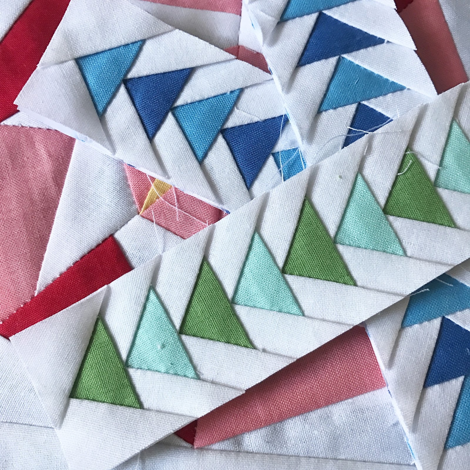 Saw Blade Mini Quilt + Your Free August 2017 Calendar Threadbare