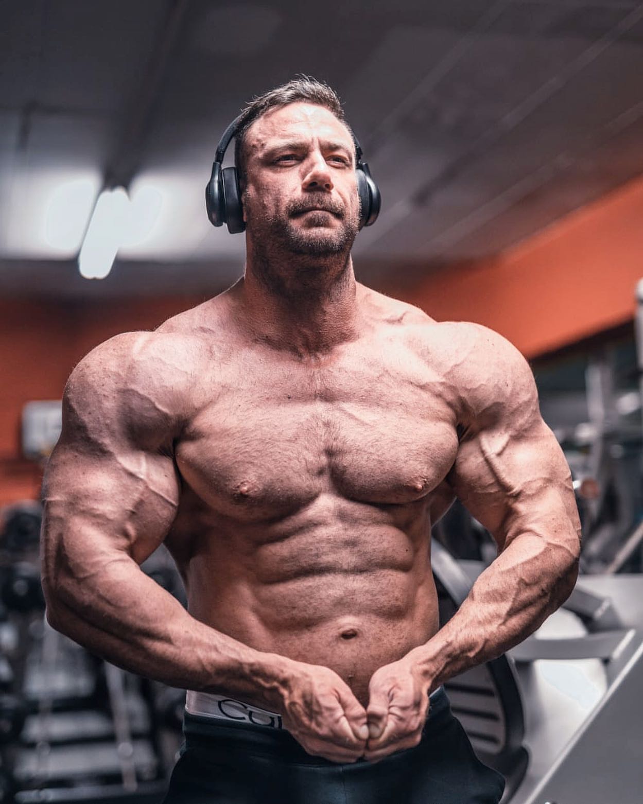 Muscle Lover: South African huge bodybuilder Noel Deyzel