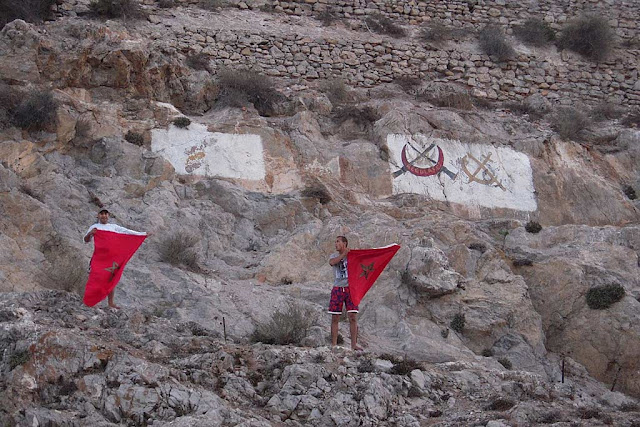 Cuatro activistas marroquíes intentan ocupar el Peñón de Vélez de la Gomera.