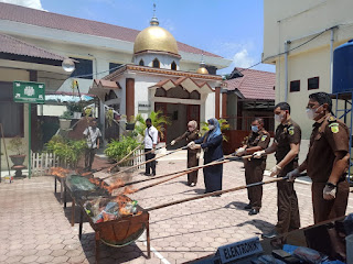 Kejari Aceh Timur Musnahkan Narkoba dan BB Hasil Kejahatan - RILIS.NET Kejari Aceh Timur Musnahkan Narkoba dan BB Hasil Kejahatan Mei 24, 2021
