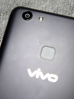 Review Smartphone Vivo V7 Plus