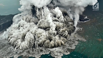 Gelegar Gunung Anak Krakatau dan Tsunami yang Masih Mengintai