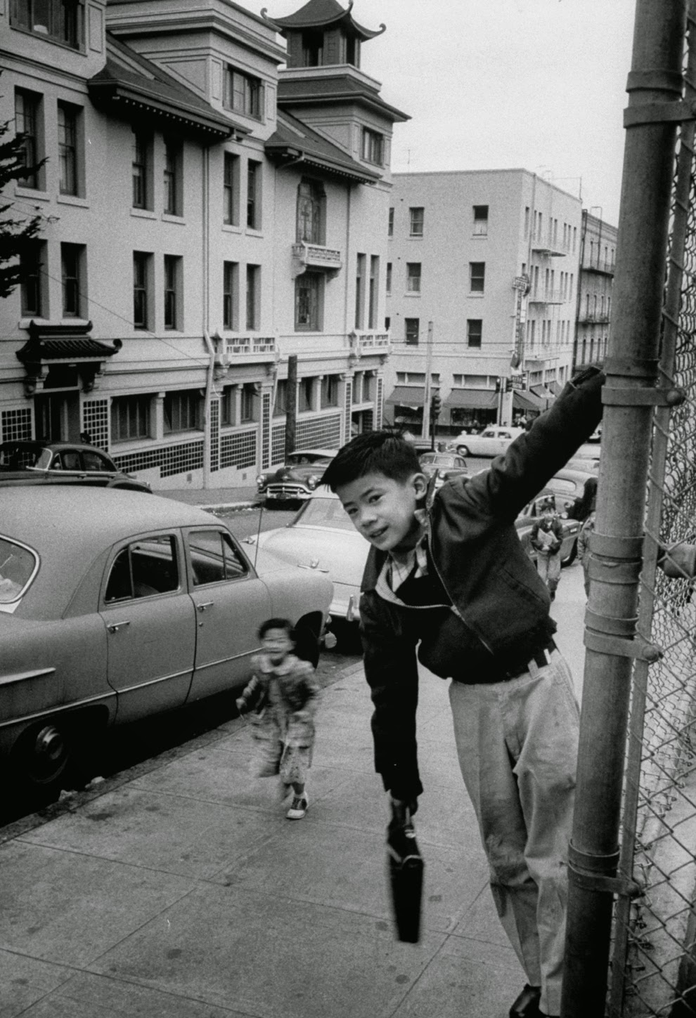 Amazing Black and White Photos of Life in San Franciscoâ€™s Chinatown in
