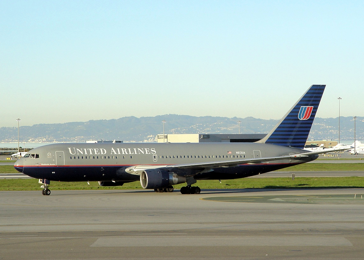 United Airlines Boeing 767-200 Taxiing Runway