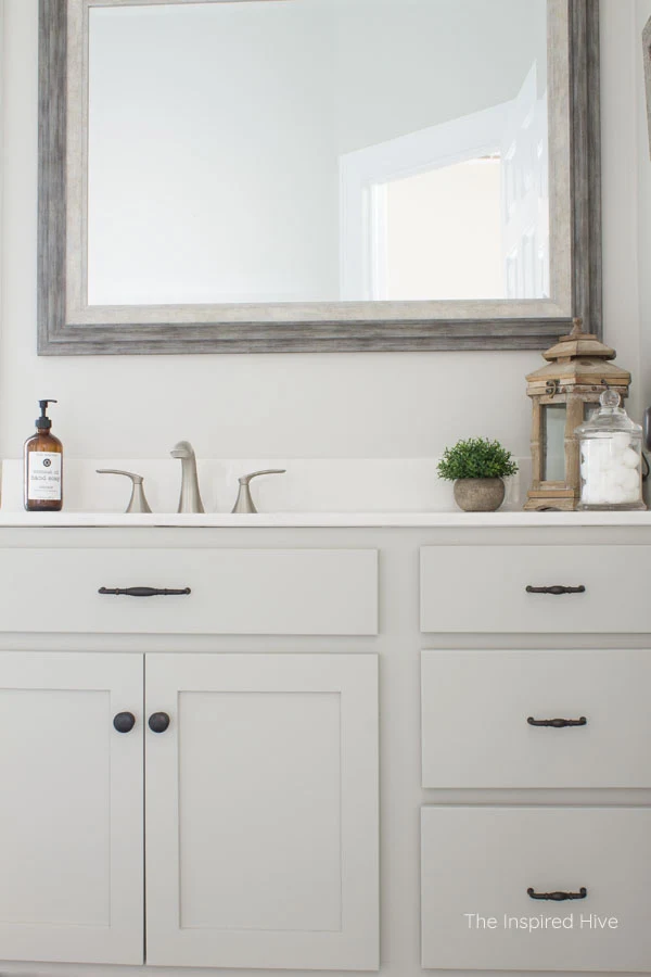 A few simple budget friendly updates to a builder grade bathroom make a big impact! This master bathroom makeover is full of farmhouse charm!