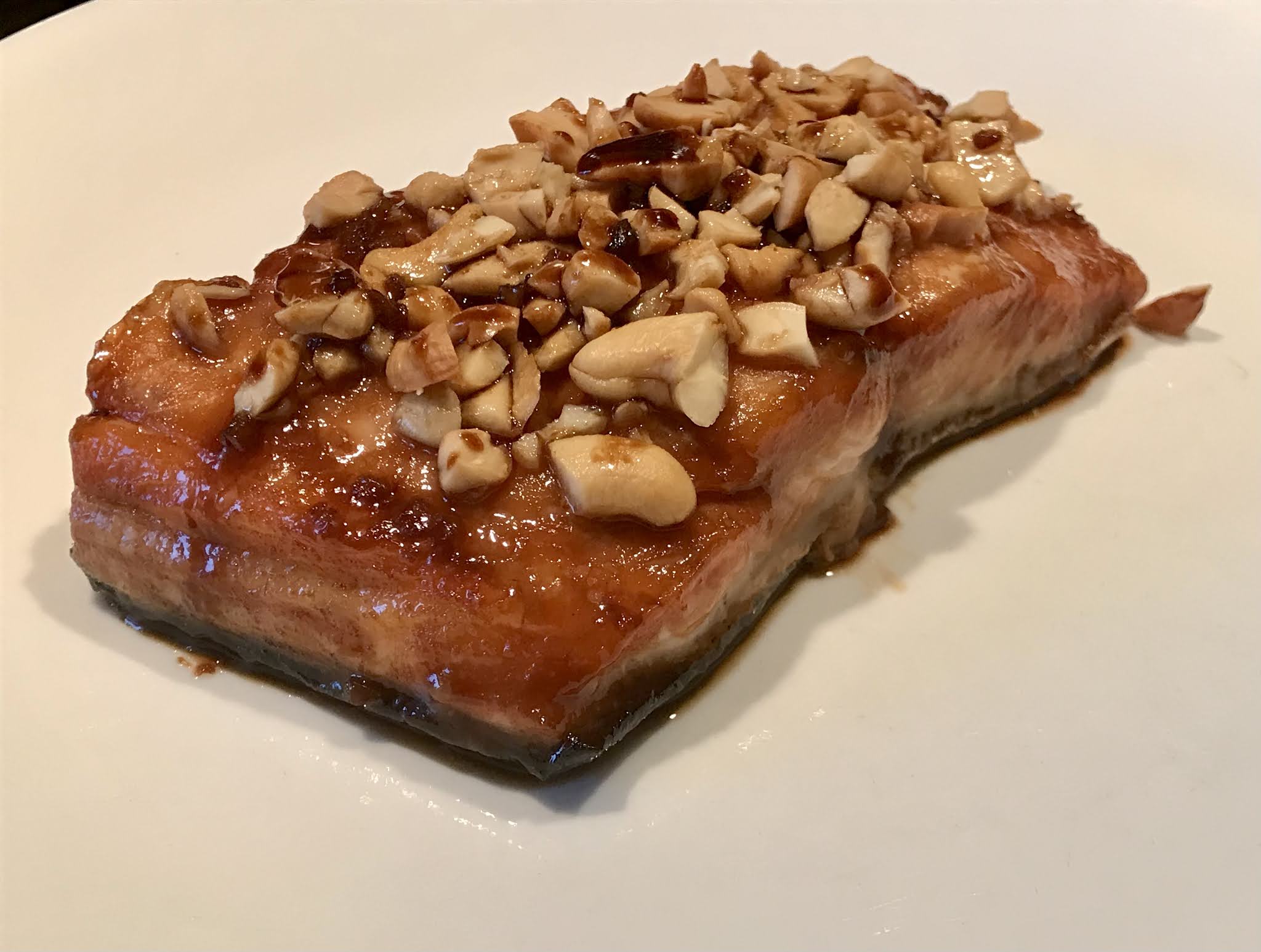 Saumon caramélisé au sirop d'érable et noix de cajou