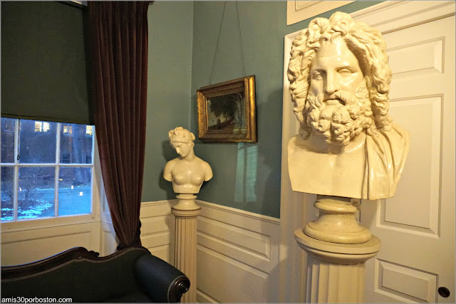 Bustos de Júpiter y Venus en la Longfellow House Washington's Headquarters National Historic Site
