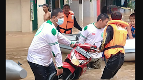 Bubarkan Relawan FPI yang Bantu Korban Banjir Cipinang Melayu, Polisi: Pakai Atribut Terlarang