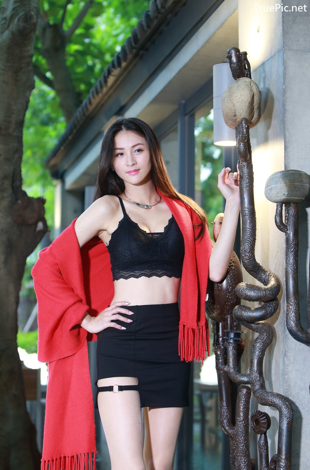 Image-Taiwanese-Beautiful-Long-Legs-Girl-雪岑Lola-Black-Sexy-Short-Pants-and-Crop-Top-Outfit-TruePic.net- Picture-43