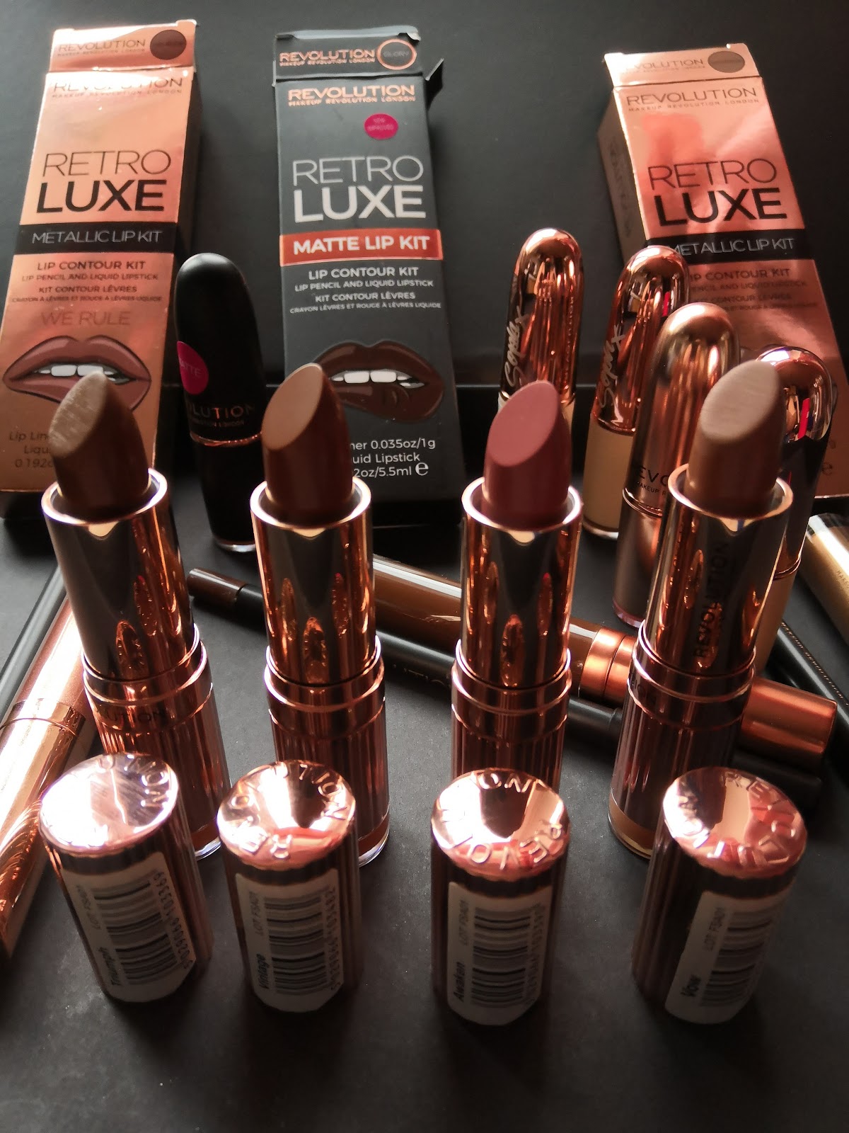 Unboxing makeup revolution lip kit vault