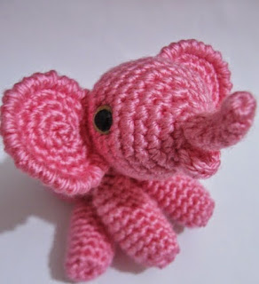 http://translate.googleusercontent.com/translate_c?depth=1&ei=mosoUc_6A8nRhAeeoIHgDQ&hl=es&prev=/search%3Fq%3Dhttp://asosh1.blogspot.com.es/2010/06/amigurumi-abiye-kuzu-yapmfree-pattern.html%26hl%3Des%26safe%3Doff%26biw%3D1280%26bih%3D887&rurl=translate.google.es&sl=tr&u=http://yaseminkaleveamigurumi.blogspot.com.es/2012/01/sosis-bacakl-bebek-fil-yapls.html&usg=ALkJrhiTbJHSpAtwhkGPKi8jh2Ll_iU6cA