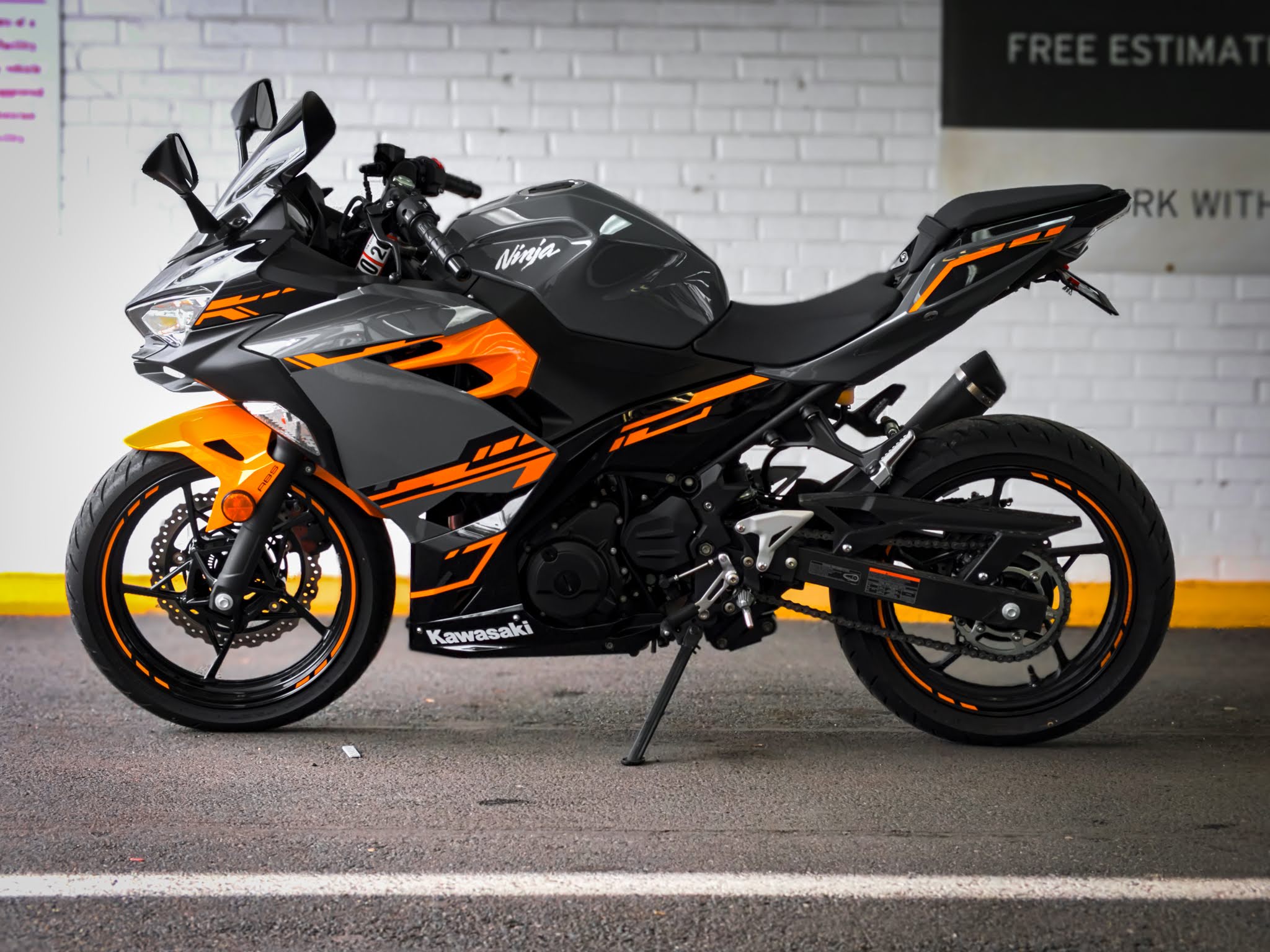 Kawasaki Ninja 400 Price in India, Mileage, Specifications, Colors, Top