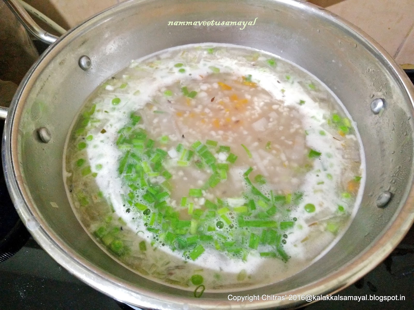 kalakkalsamayal VazhaithanduCarrotSoup