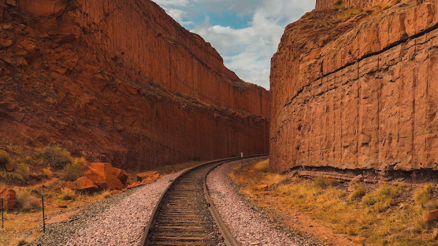 Canyon, rocks, railway, rails, landscape wallpaper