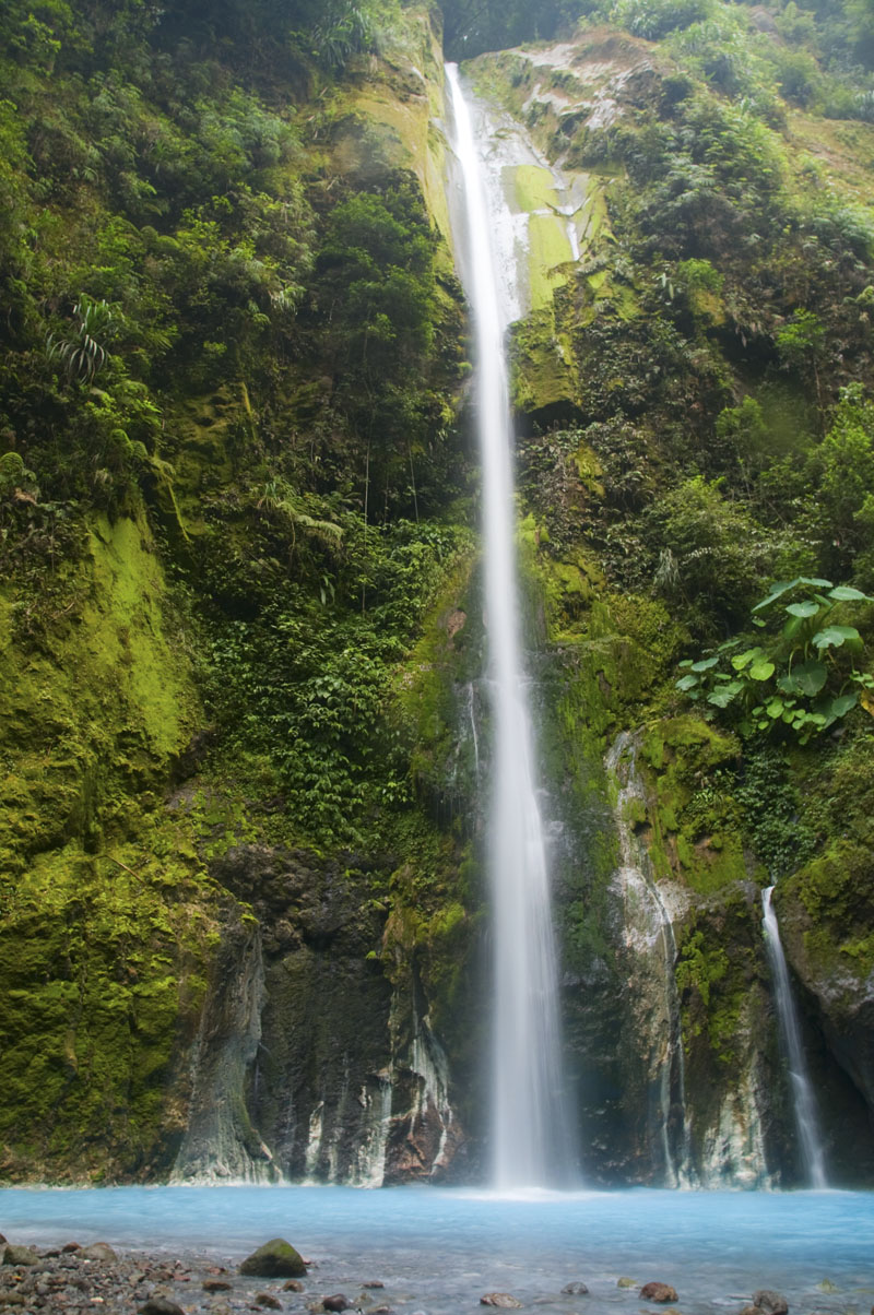 Air Terjun Dua Warna Keajaiban Dua Suhu Air Yang Berbeda Air Terjun Dua Warna Keajaiban Dua Suhu Air Yang Berbeda