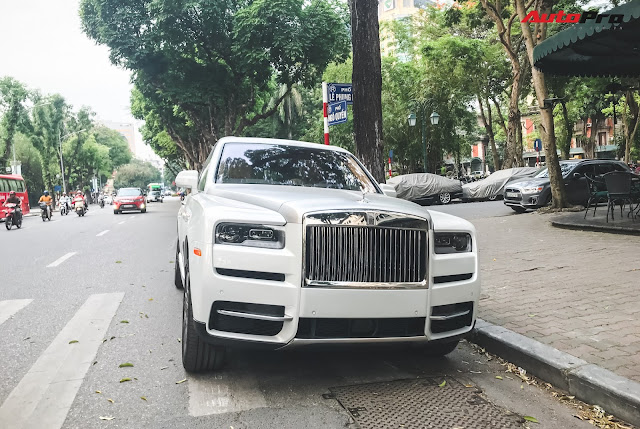 GIÁ XE ROLLS ROYCE CULLINAN VỀ VIỆT NAM LĂN BÁNH LÀ BAO NHIÊU TIỀN?