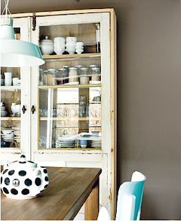 Gis neues Wohnzimmer: Braune und Beige Töne