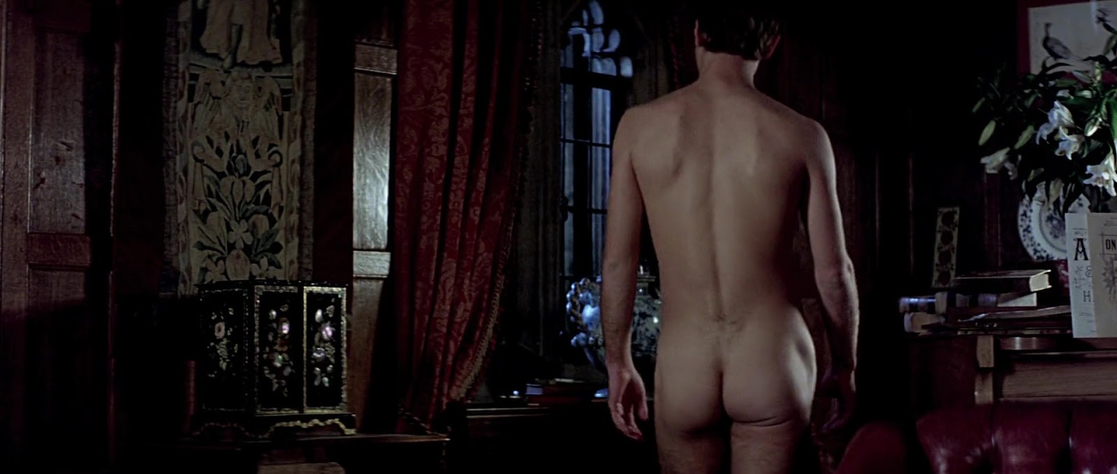 Jude Law nude in Wilde.