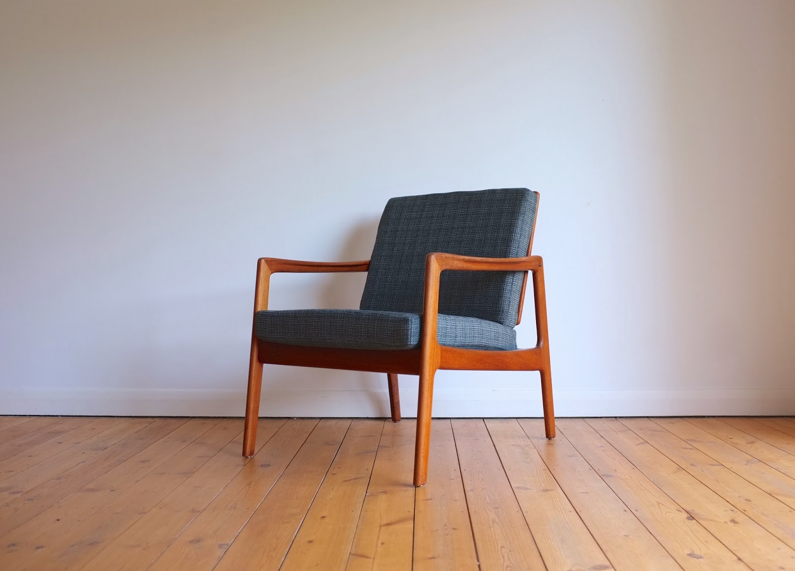 antikmodern: the shop: Danish lounge chair