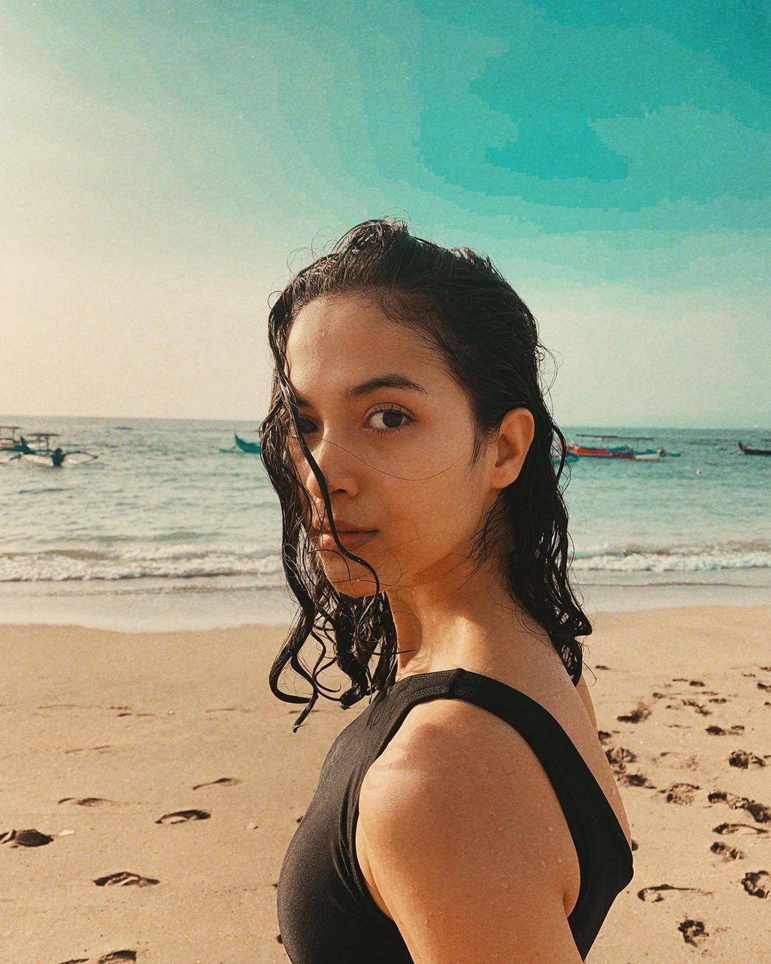 Fakta, Foto dan Profil Putri Marino Yang Resmi Merilis Puisi - AlhidaMart