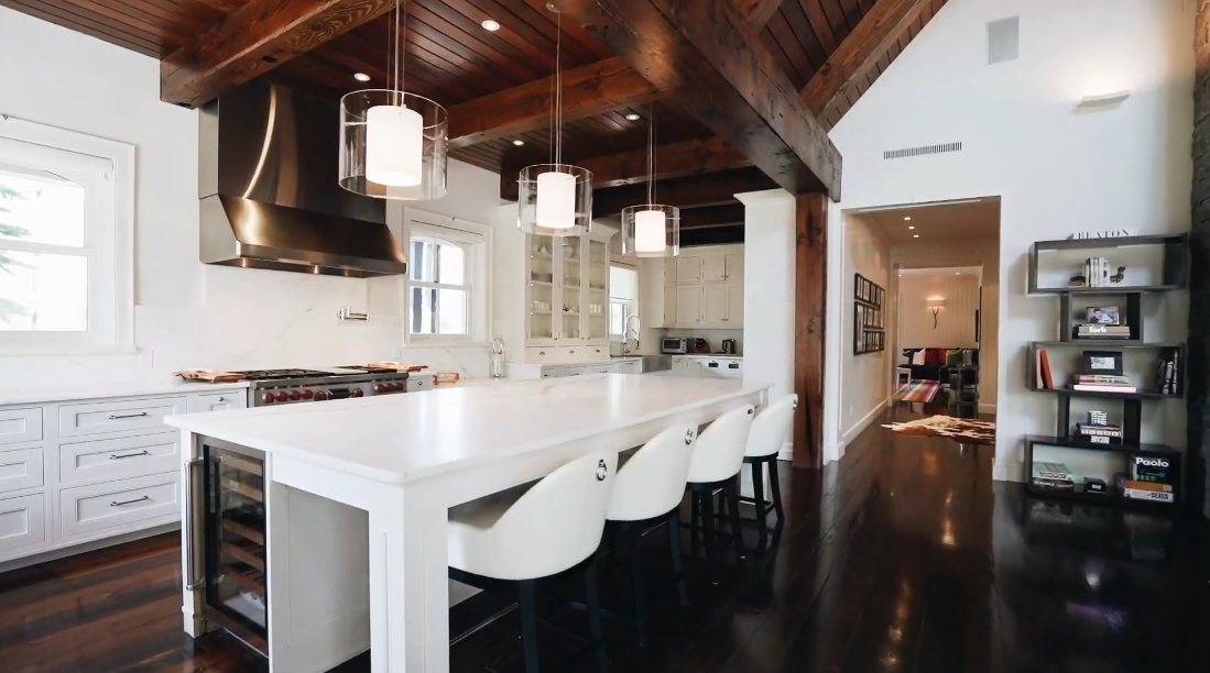 25 Interior Design Photos vs. 110 Escarpment View Ct, Blue Mountains, ON Luxury Mansion Tour
