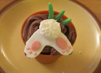 Munchies - A bunny going down a hole!