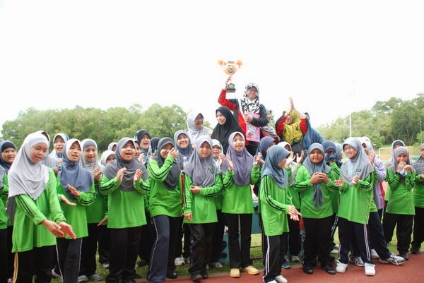 Sukan Ria dan Perasmian Baju Sukan Guru