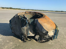( FOTOS ) Misterioso objeto aparece en una playa de isla Seabrook (Estados Unidos). ( FOTOS ) Misterioso objeto aparece en una playa de isla Seabrook (Estados Unidos).