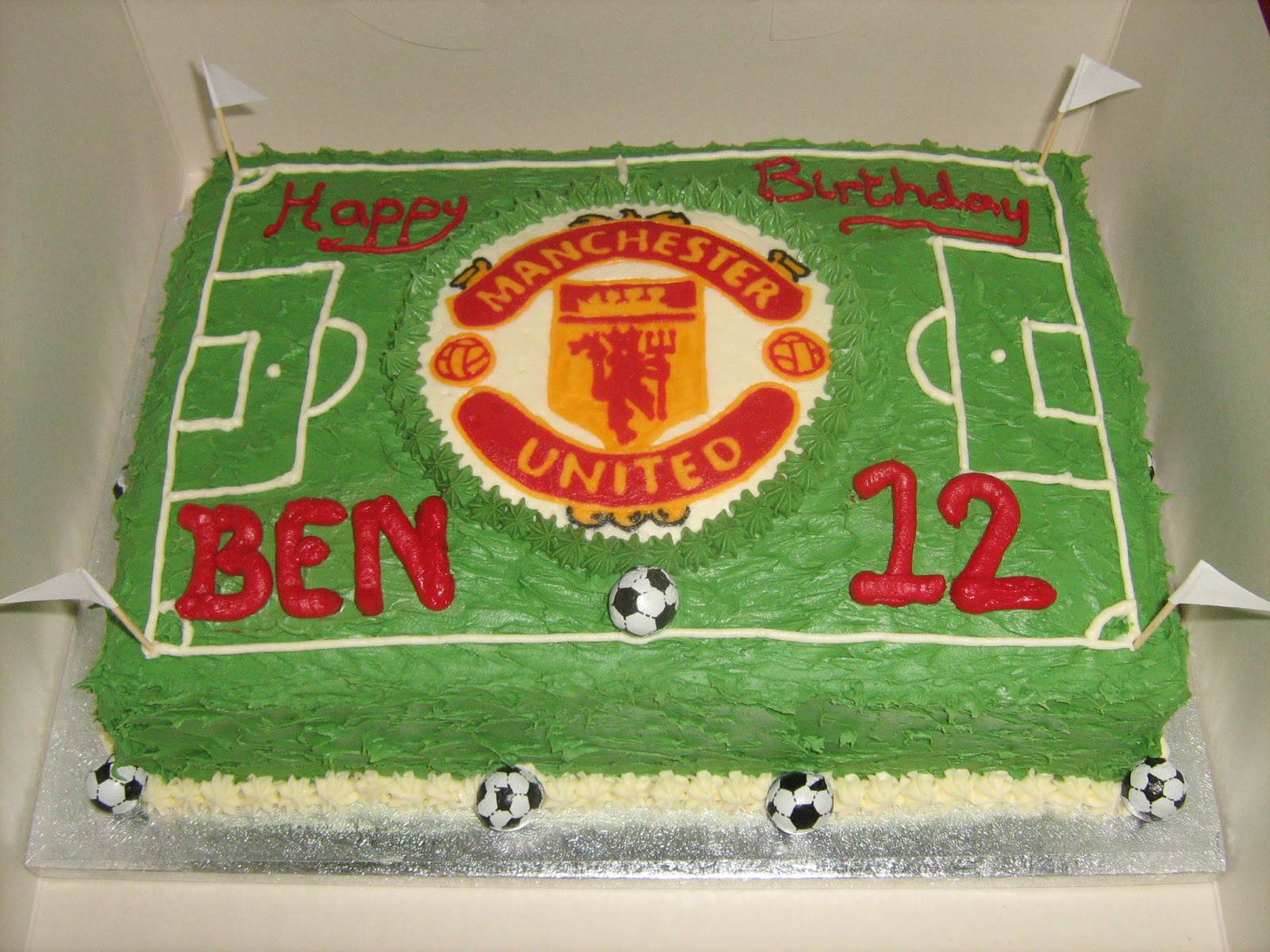 NomNom Nosh Football birthday cake for Man United fan