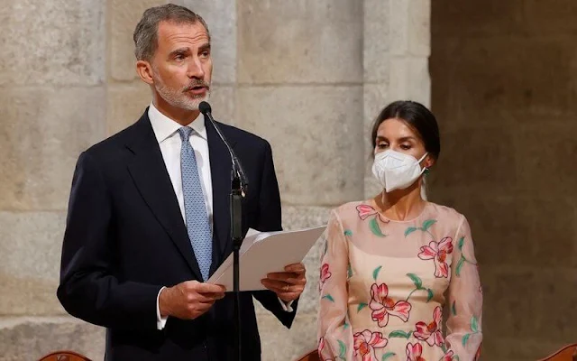 Queen Letizia wore a floral embroidered organza dress from  Carolina Herrera. Crown Princess Leonor and Infanta Sofia