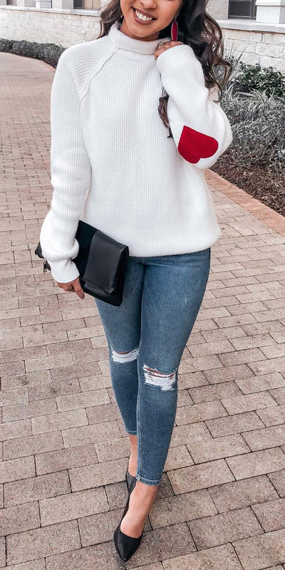 No matter what kind of date night you have planned for Valentine's Day. Here are 29 Romantic Valentines Day Outfits to Wow Your Date. Women's style + Fashion via higiggle.com #valentine #fashion #romance #sweater