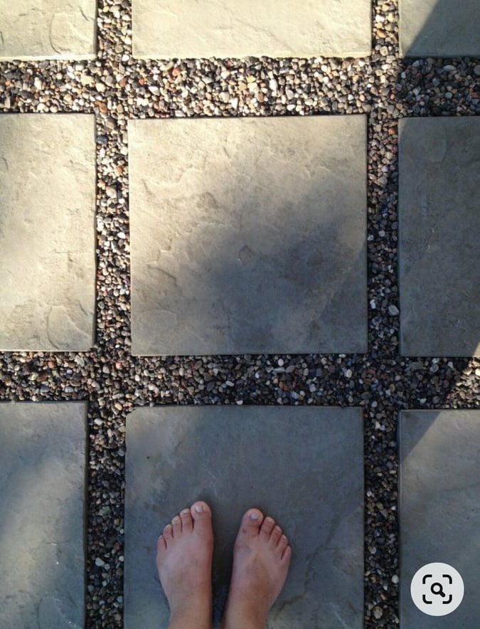 7 Ide Desain Lantai Garasi Batu Alam (Unik & Menarik) - BangIzalToy.Com