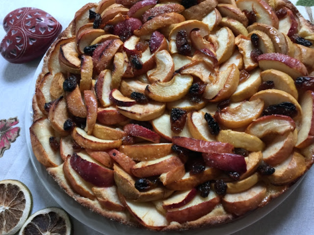 crostata con le ultime mele del bosco di sopra casa nostra